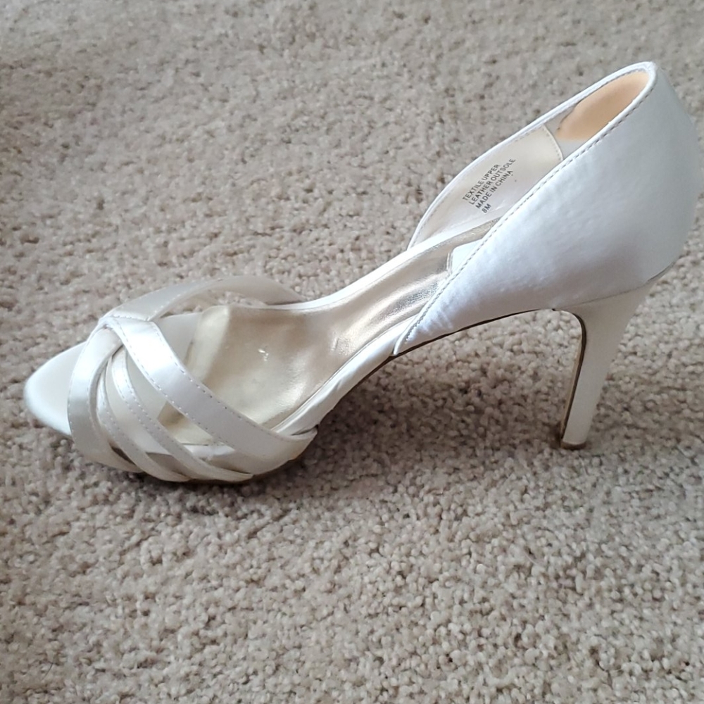 RSVP Heels - Picture 3 of 3